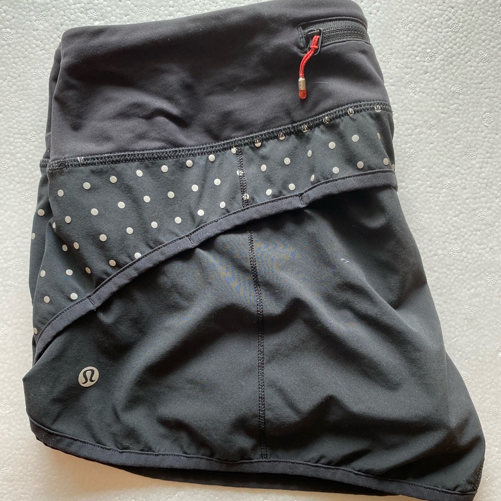 Size 8 lululemon speed up shorts *reflective dot